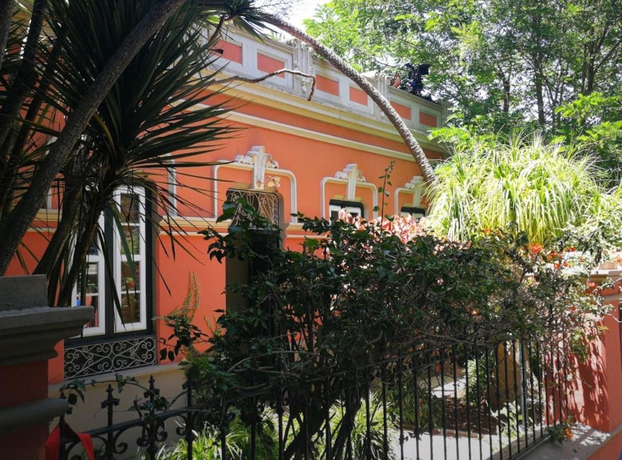 Casa Emblematica En Entorno De Cuento *