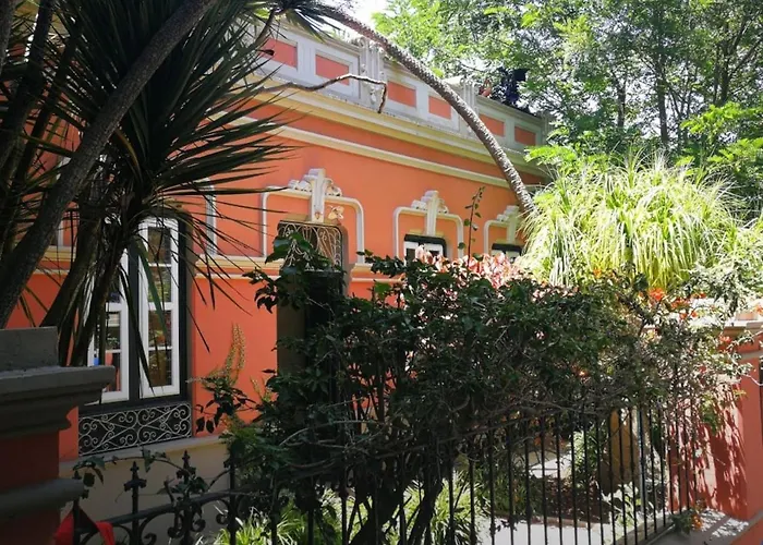 Casa Emblematica En Entorno De Cuento